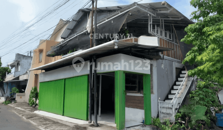 For Sale at Affordable Price, Strategic Location House and Boarding Near Amikom Campus, 2-Story Corner Lot, Suitable for All Types of Business in Market Area