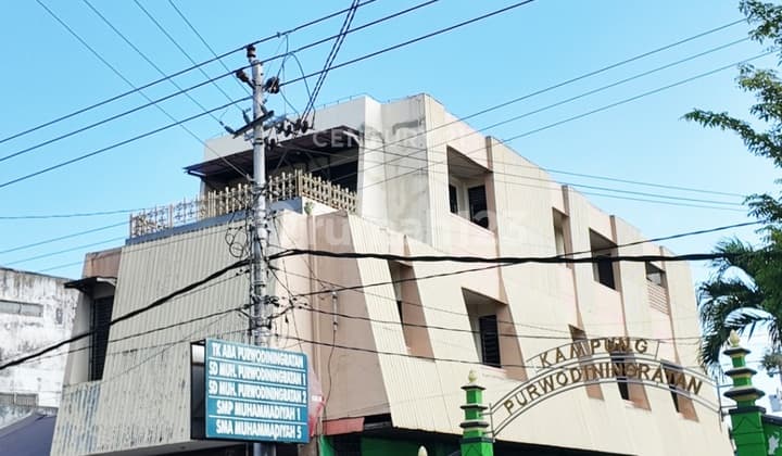 3-Story Shop House on Jl Kh A Dahlan CCK for Souvenir Shop