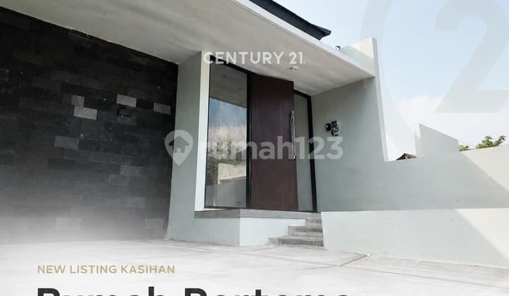 Residential and Investment Property Within a Cluster Near UMY Campus