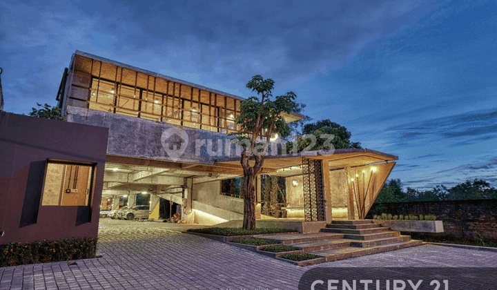 2-Story Building on Jl Palagan Ready for Office or Culinary Business