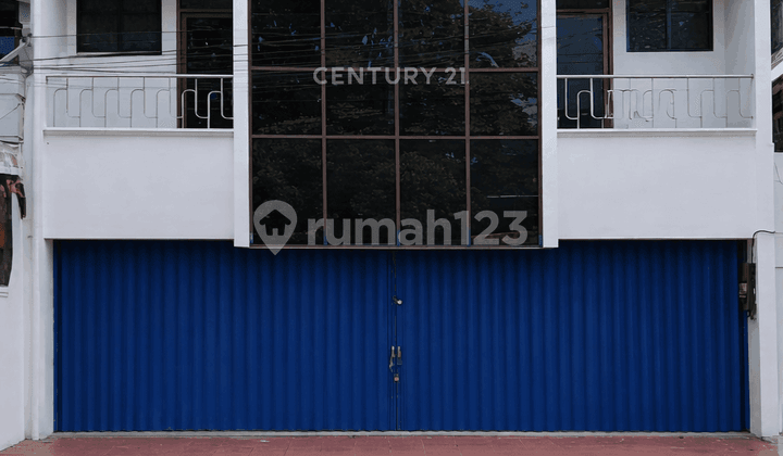 3-Storey Shophouse in Magelang Near Artos Mall Ideal for Offices