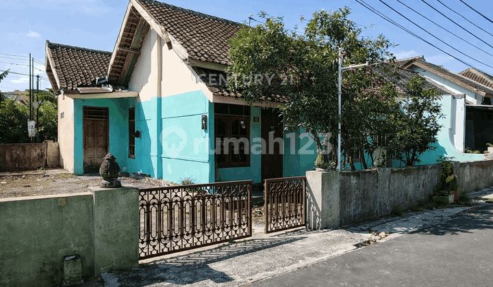 Tanah Hook 320M2 Bonus Rumah di Klaten Kota Ideal untuk Hunian