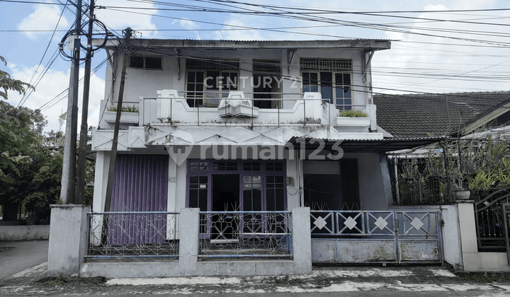 Rumah 2 Lantai dengan 5 Kamar Tidur Dekat Kampus Amikom Jogja