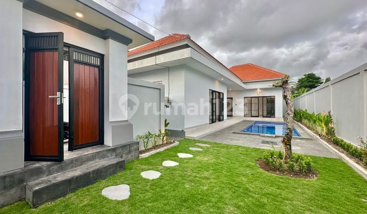 Villa 3 Bedrooms in Kerobokan