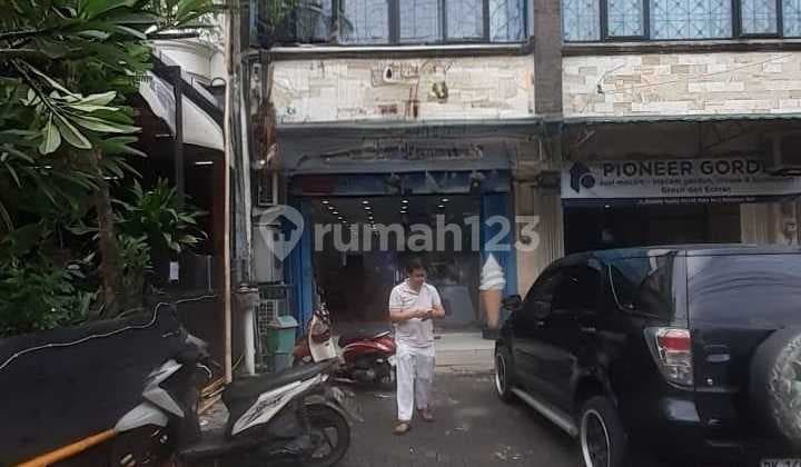 Rumah Strategis di Jalan Gunung Agung