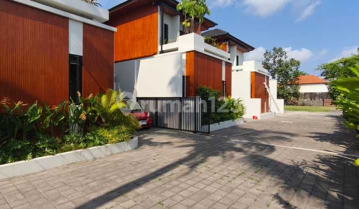 VILLA MODERN DENGAN VIEW SAWAH