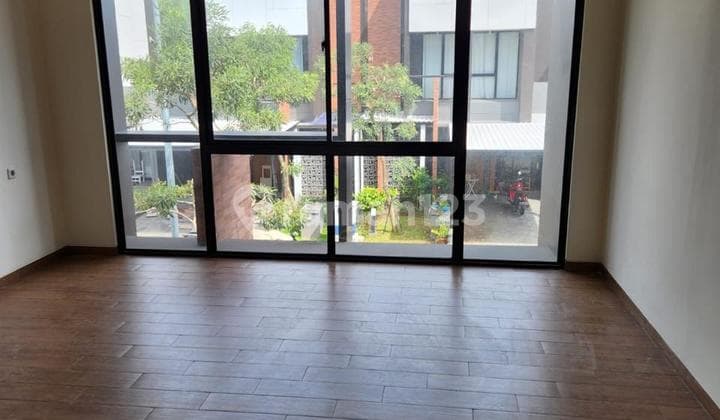 DIJUAL RUMAH 2 LANTAI DI SUVARNA SUTRA CIKUPA TANGGERANG