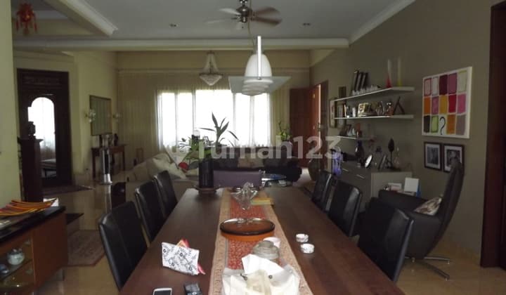 Rumah Siap Huni Dengan Private Swimming Pool Dalam Perumahan