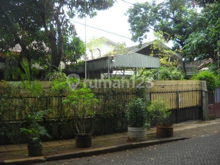 Rumah Rusak Hitung Tanah Area Prime Menteng Dekat Tugu Proklamasi