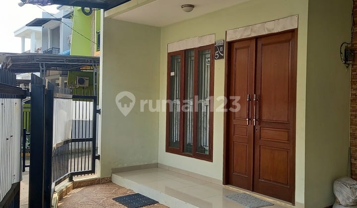 Rumah 2 Lantai Siap Huni Dalam Cluster ( Semi Furnished ).