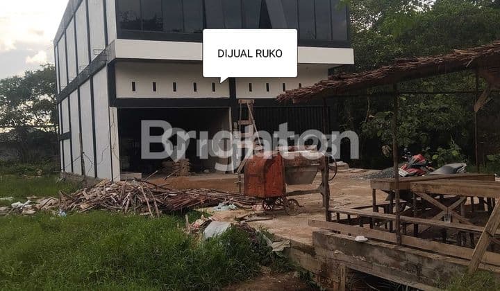 RUKO LUAS 2 PINTU LOKASI PINGGIRAN JALAN RAYA PEMDA PONTIANAK TIMUR
