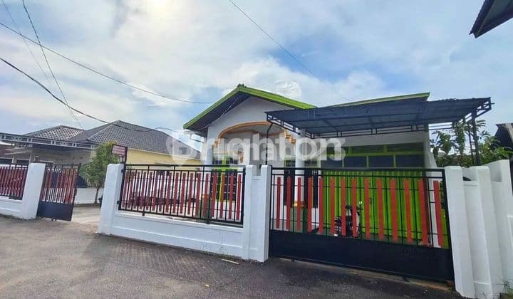 SPACIOUS RESIDENTIAL HOUSE WITH EXTENSIVE PARKING FOR 8 CARS IN PONTIANAK CITY, DR. WAHIDIN
