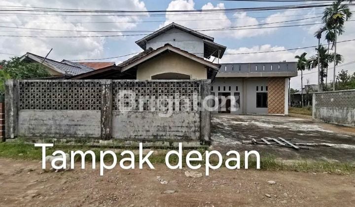RUMAH HOOK DENGAN HALAMAN PARKIRAN LUAS 7-8 MOBIL MURAH KOTA BARU PERDAMAIAN PONTIANAK