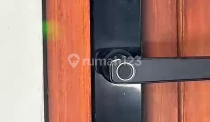 Dijual Rumah 2 Lantai Lokasi Strategis di Serpong City Tangerang