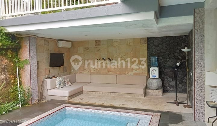 Dijual Villa Di Ungasan (furnished)
komplek Bayuh Asri
ungasan-Kuta Selatan
`villa 2 Lantai.
`luas Tanah 210m².
`dimensi ± 20 X 10,5 Meter.
'Luas Bangunan 250 M².
'Garasi 1mobil + 2motor
`air Pdam
`listrik 7700 Watt.
'1master Bedroom + Shower Bathub
`2