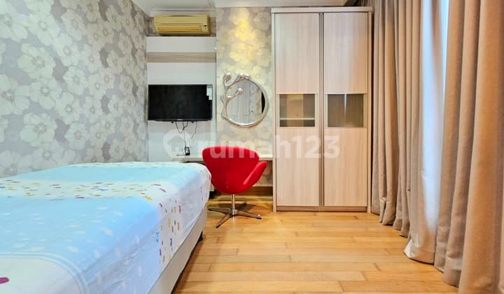 Dijual Apartemen Residence 8 - 3 Kamar Tidur - Furnished