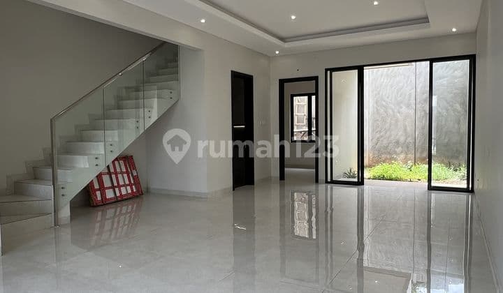 Rumah Vanya Park Cluster Azzura 2 Lantai Belum Pernah Dihuni