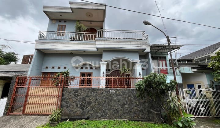 Rumah Dua Lantai Besar dan Kokoh di Jatiwarna