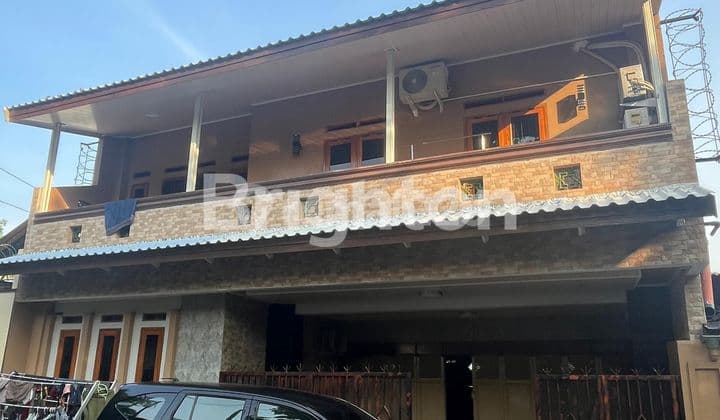 RUMAH BESAR DIJUAL BONUS DUA RUMAH KECIL