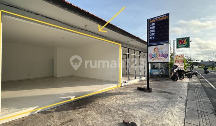 For Rent 1-Story Shop House Prime Location Near Batu Bolong Beach Canggu