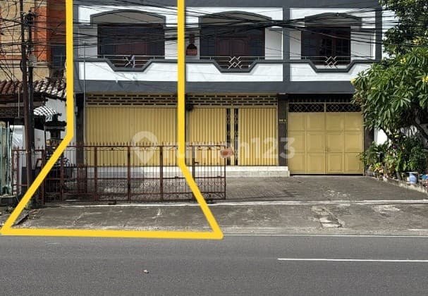 Disewakan Ruko Kanto 3 Lantai di Jalan Gatot Subroto