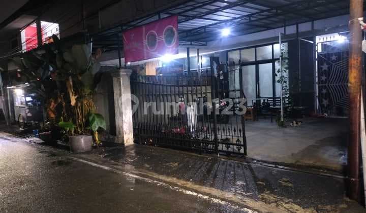 Ready-to-Occupy House in Gatot Subroto Wing