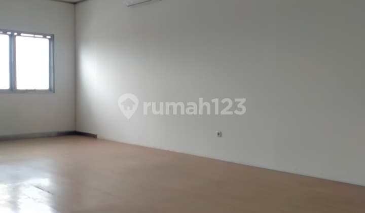 Ruang Untuk Kantor Di Mainroad Otista