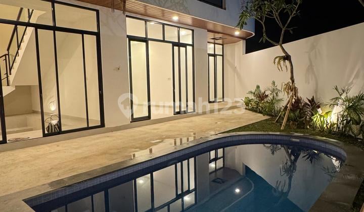 Brand New Villa Cantik Dua Lantai Di Kerobokan Kaja