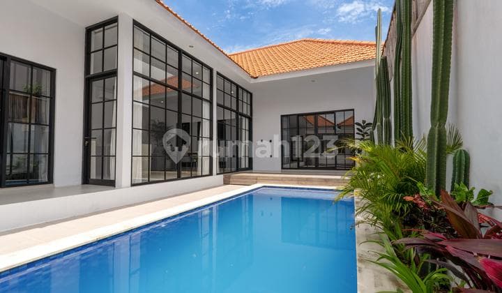 Very Beautiful Apartemen In Berawa With Ricefield View