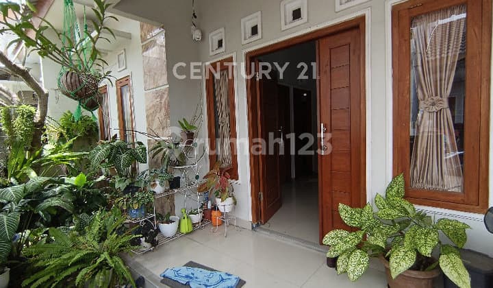Quick Sale, 3-Bedroom House, Comfortable Family Home in Maguwoharjo.