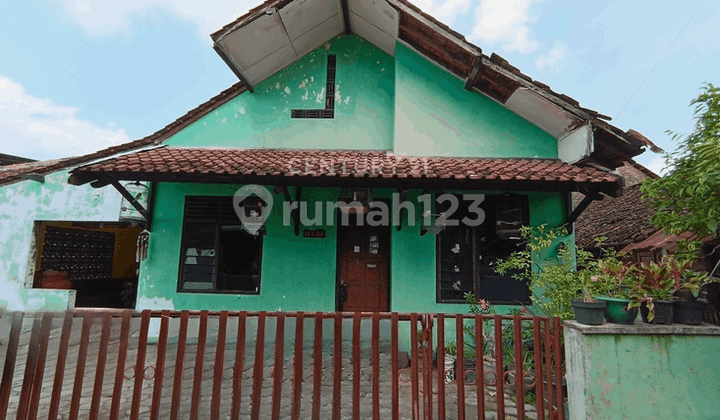 Main House and Boarding House in the Center of Jogja City at an Affordable Price