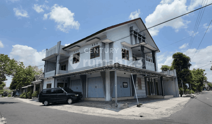 Ruko Hoek Dengan 2 Lt Di Jl Sunan Ampel Siap Pakai