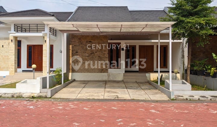 Rumah Mewah Dalam Perumahan Hanya 1 Km Ke Kampus Isi Yogyakarta