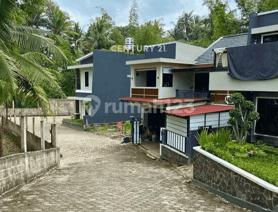 Rumah Mezzanine Dalam Perumahan di Mlati dengan View Sungai