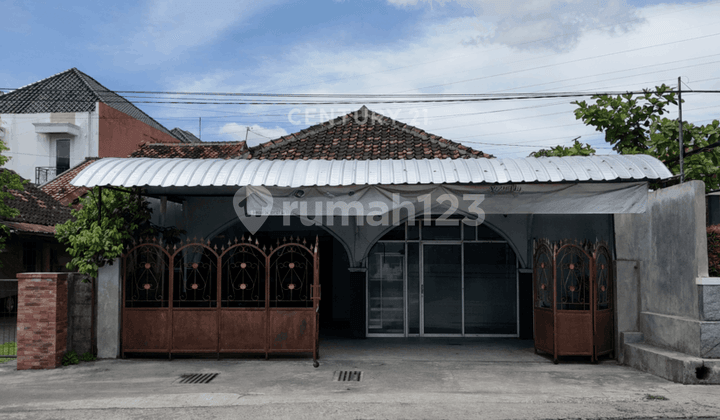 Rumah Huni dan Bisnis di Pinggir Jl Cebongan Selatan Rocket Water