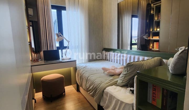 Rumah Mewah 3 Lantai untuk Pasangan Muda