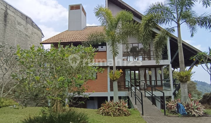 Villa Mewah Design Tropis Retro View Bandung, Pagerwangi Lembang