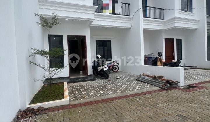 Rumah mewah 2 lantai strategis siap huni akses toll di Jatiwarna