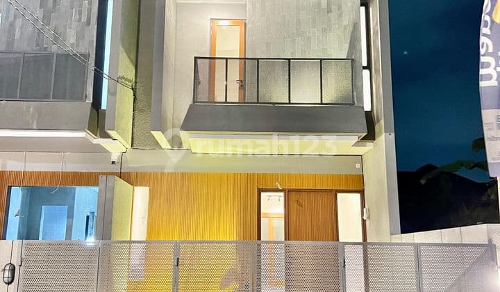 Rumah Mewah bergaya trofical modern akses tol di jatiwarna Bekasi