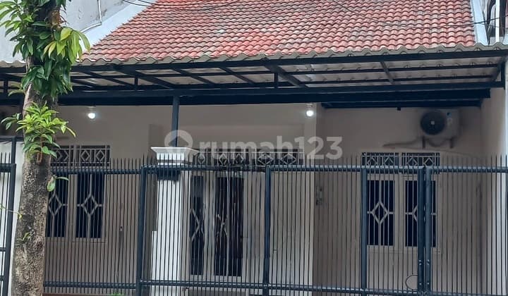 Neat House Ready to Occupy Cluster Mahoni Taman Royal 1