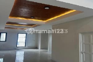 Brand New Rumah Modern Minimalis Palem Semi Karawaci