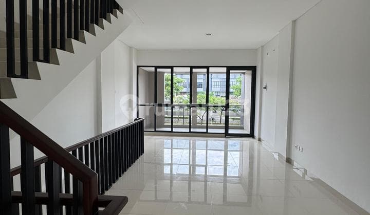 3-Storey Row House Facing the Street in BSD City