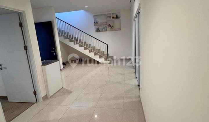 Dibawah Harga Pasar Rumah Siap Huni di The Riviera At Puri Cove