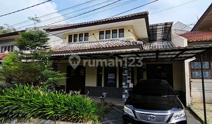 Spacious House in a Quiet Neighborhood with a Strategic Location in Lippo Karawaci