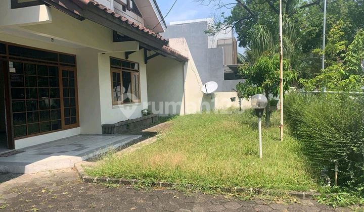 For Sale Classic Land Count House in Batununggal