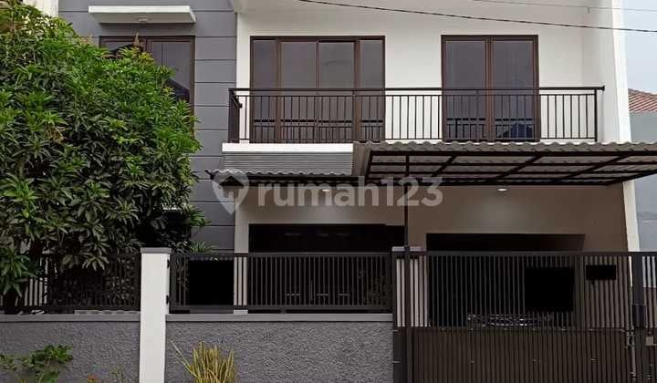 Rumah 2lantai Perumahan Metland Depan Taman