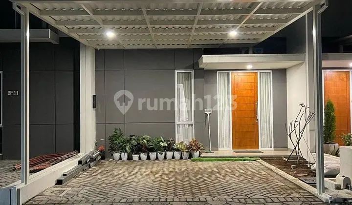 Ready-to-occupy house, fully furnished, super well-maintained, and strategically located with toll access at Central Park Juanda.