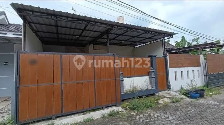 HOUSE IN A SERENE, COMFORTABLE, AND COOL RESIDENTIAL AREA IN MALANG CITY, MORSE REGENCY HOUSING ESTATE, SUKUN, MALANG CITY.