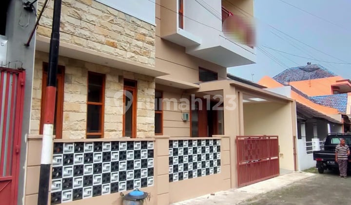 JUAL RUMAH BARU 2 LANTAI RAYA AMPELDENTO PAKIS, MALANG