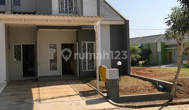 Land hook house, land area 283 m2, building area 75 m2, ready to occupy in Sawangan Depok.